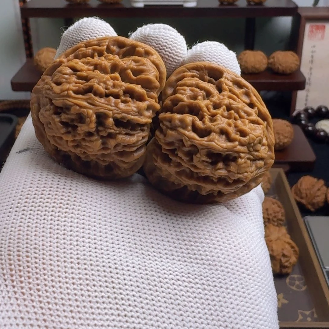 文玩核桃吊坠三角南疆全品42