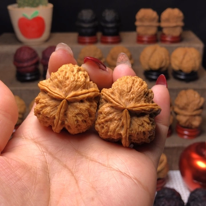 文玩核桃把件76放漏三棱