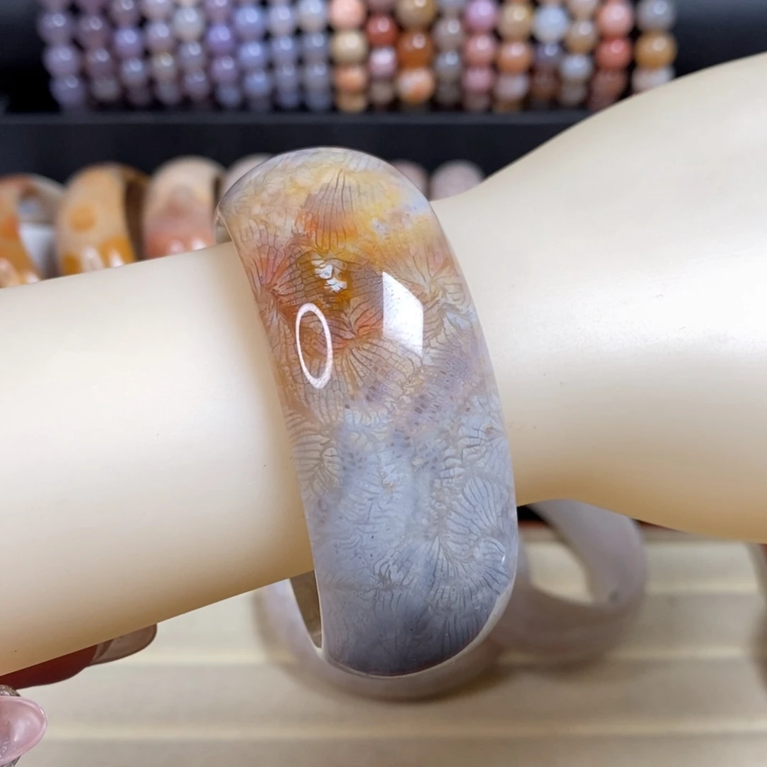 当***袭硅化玉手镯未镶嵌