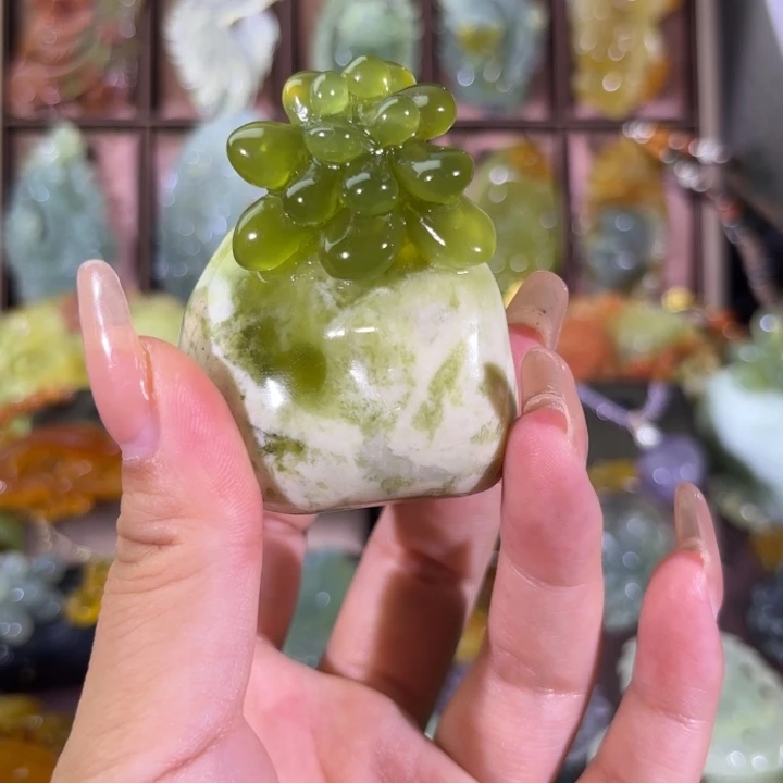 未镶嵌蛇纹石玉颈饰王*霞