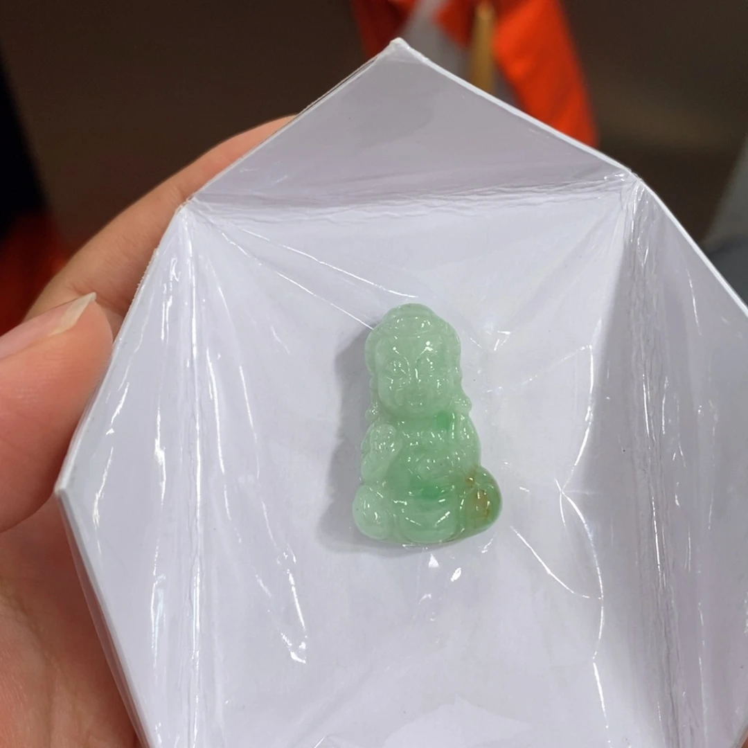 翡翠裸石满绿宝宝佛