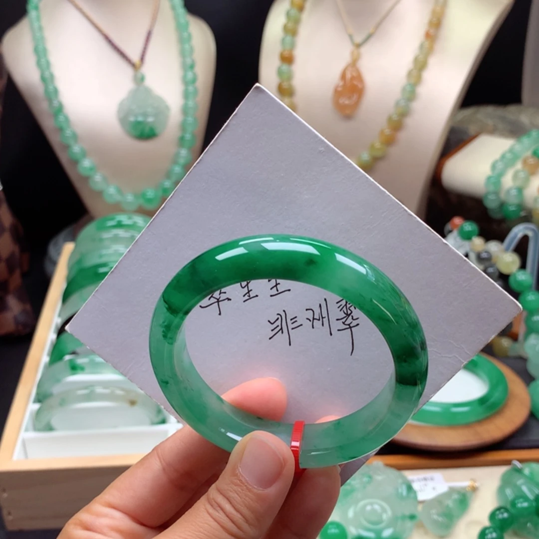 【闪购商品】未镶嵌手镯石英质玉