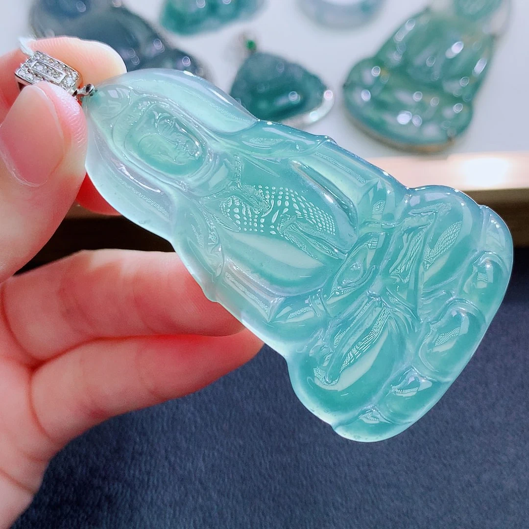 翡翠挂件未镶嵌翡翠