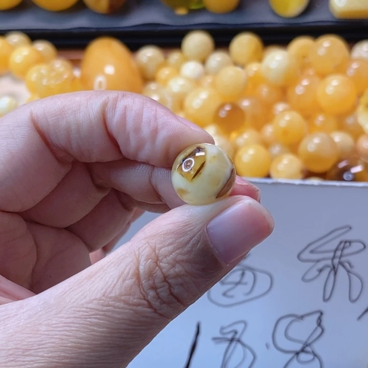 锤****琥珀未镶嵌颈饰天然蜜蜡