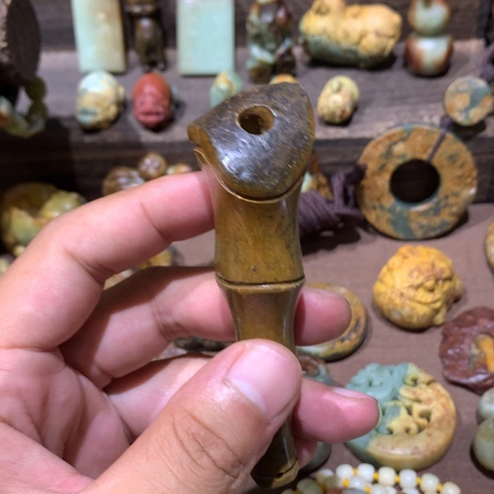 未镶嵌岫岩河磨玉(透闪石质玉)把件
