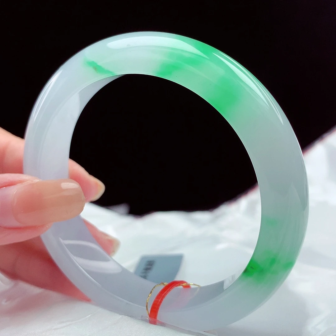 人***逢翡翠未镶嵌手镯52圈4857