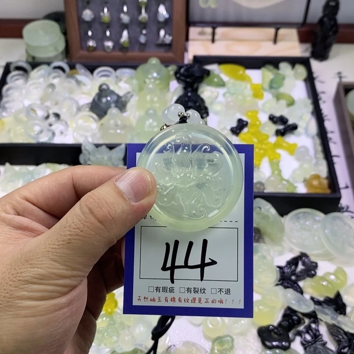 蛇纹石玉颈饰未镶嵌念*