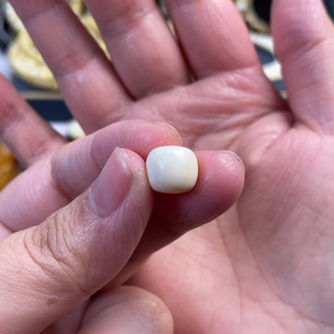 蜜蜡未镶嵌裸石瓷白老型单珠10