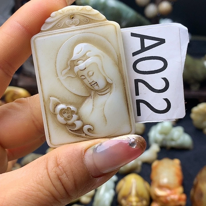 和田玉未镶嵌车挂