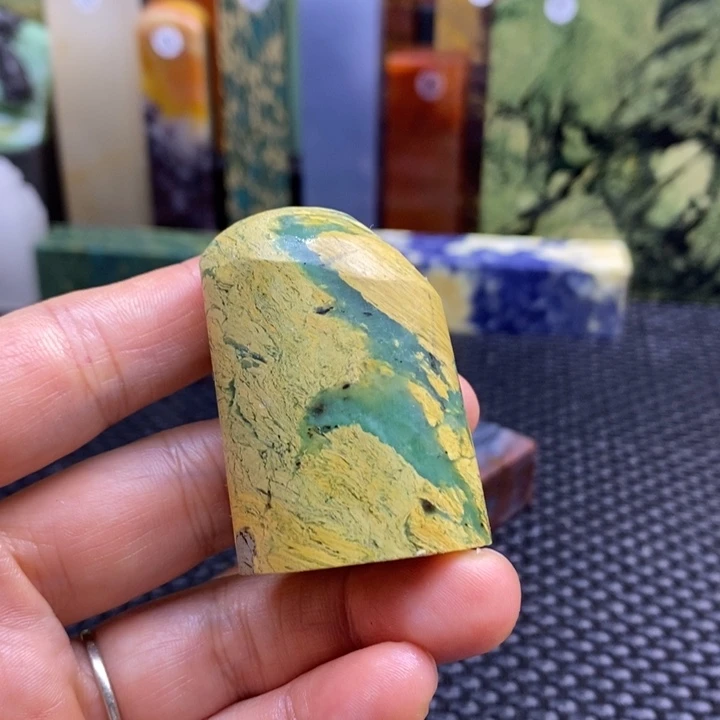 南美石林***刻青田石印章石
