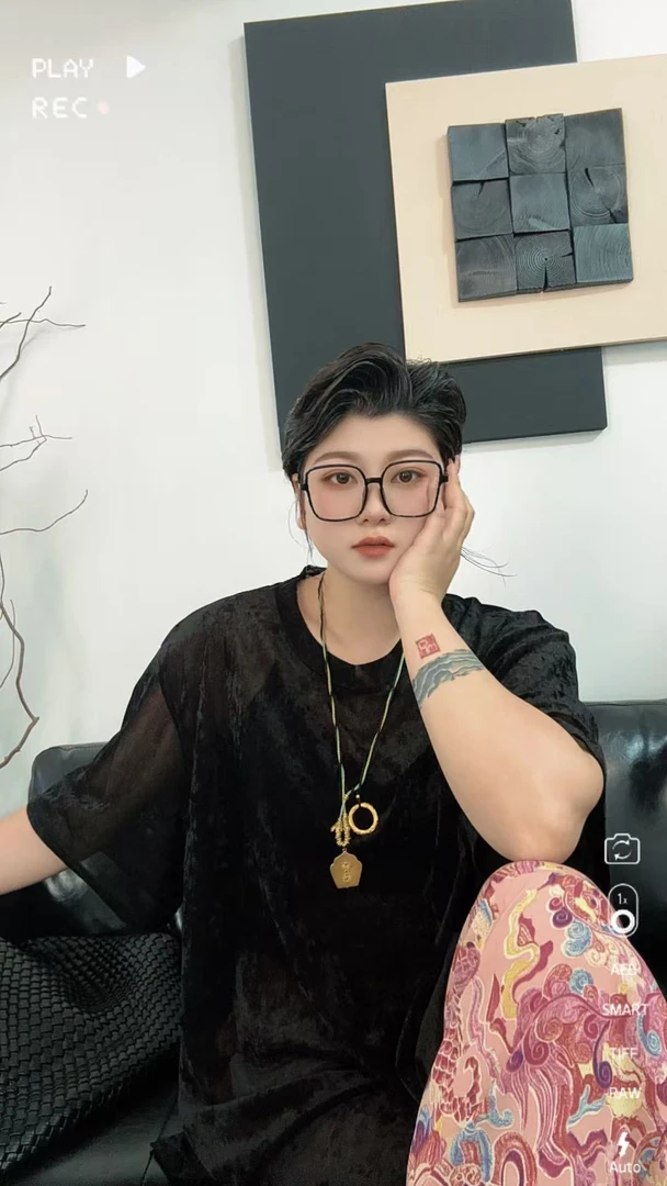 SHUANG洲：定制款大版宽松慵懒显瘦百搭圆领套头微透开衩丝绒上衣