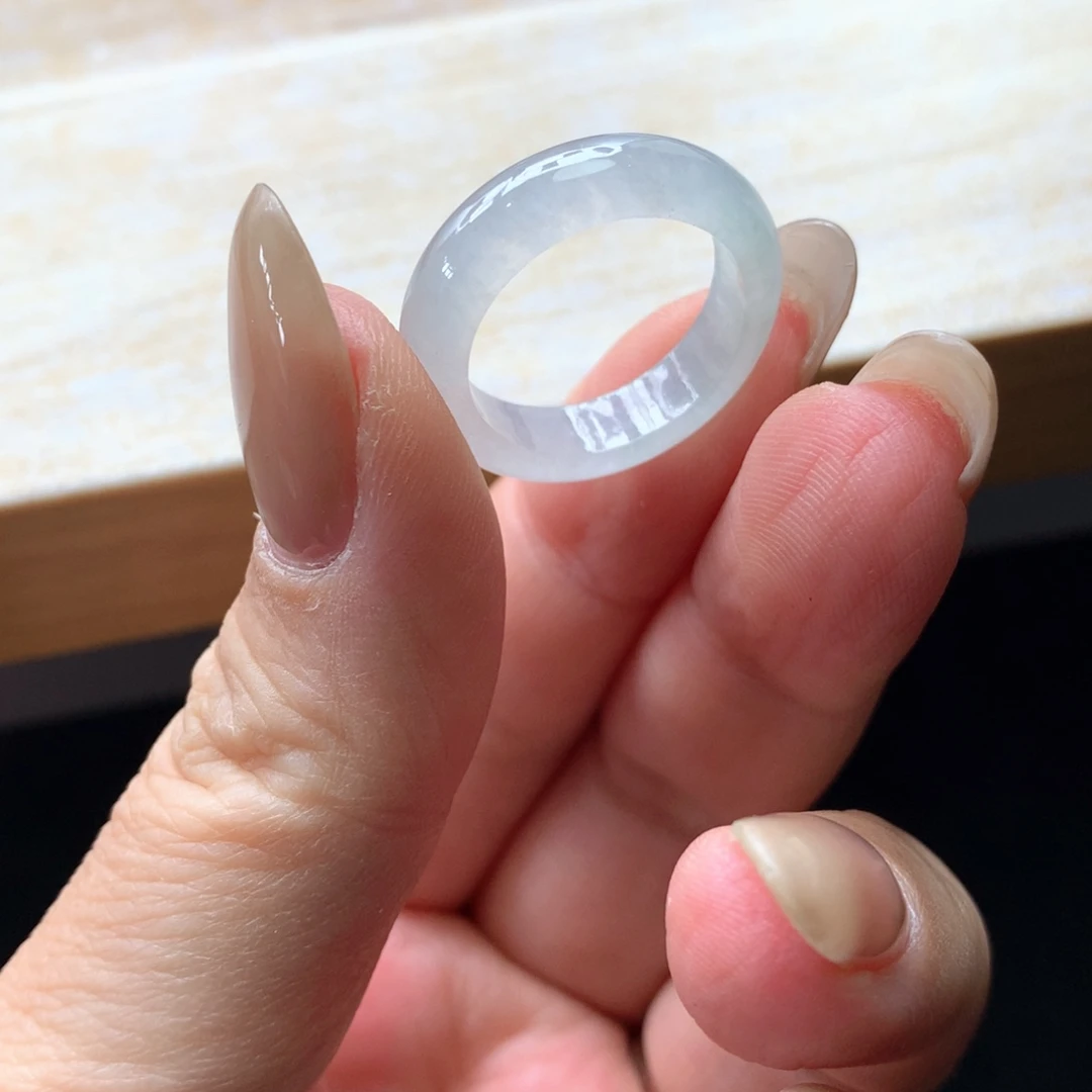 翡翠未镶嵌颈饰多样性发一个