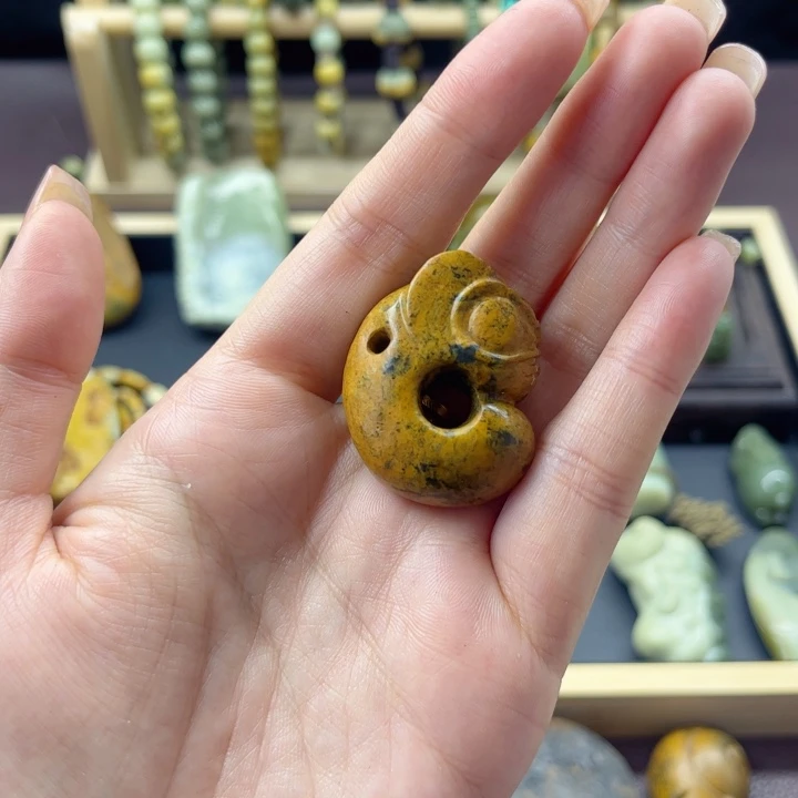 岫岩河磨玉（透闪石质玉）未镶嵌颈饰