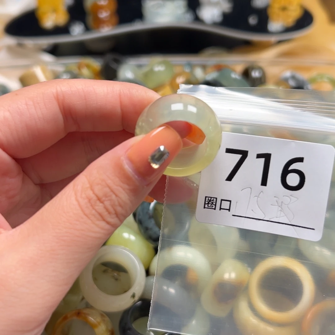 臻***源蛇纹石玉未镶嵌戒指