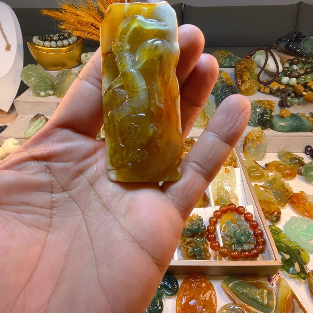 蛇纹石玉未镶嵌颈饰