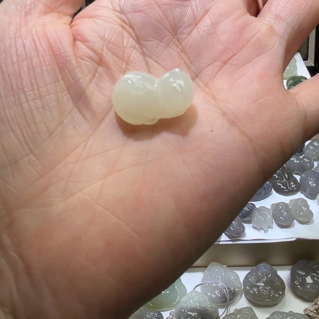 洛***洛吊坠(不含链)未镶嵌和田玉