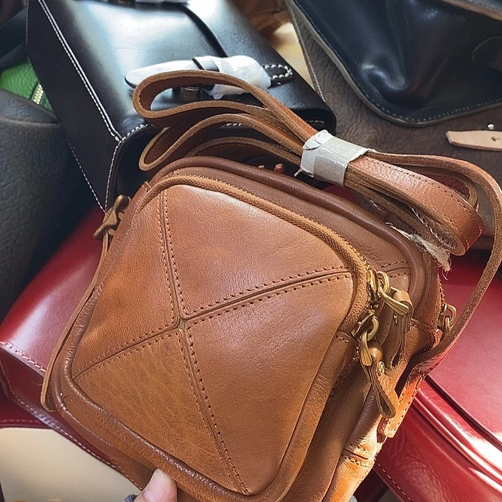 头层牛皮瑕疵单肩包