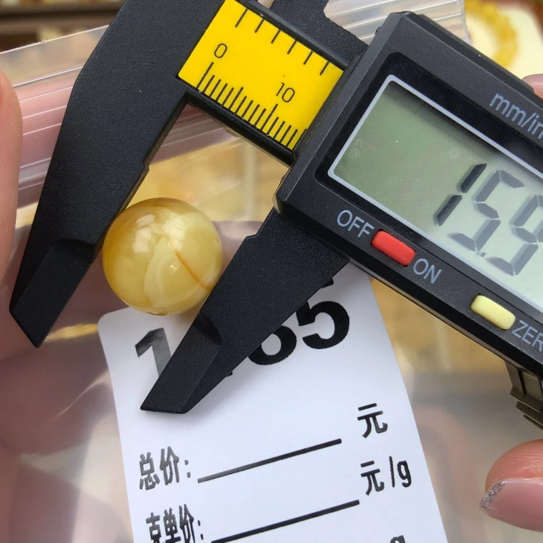 未镶嵌琥珀珠宝奇石