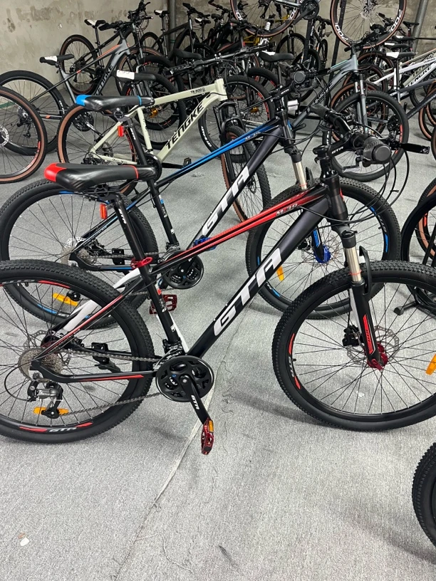 黑红色27.5寸27速油碟铝架铝锁死叉前后快拆山地车