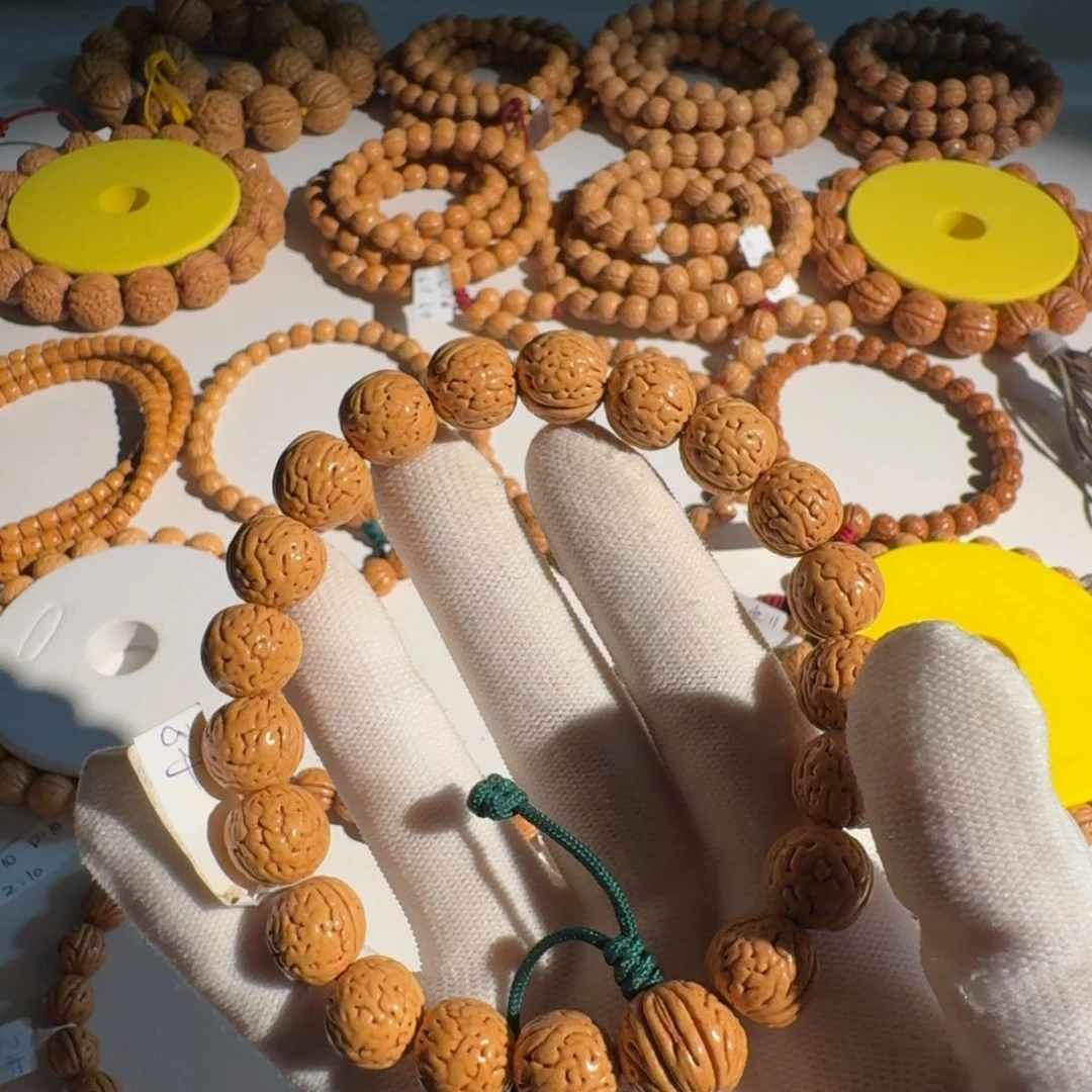 ****o文玩核桃手串野生桃核