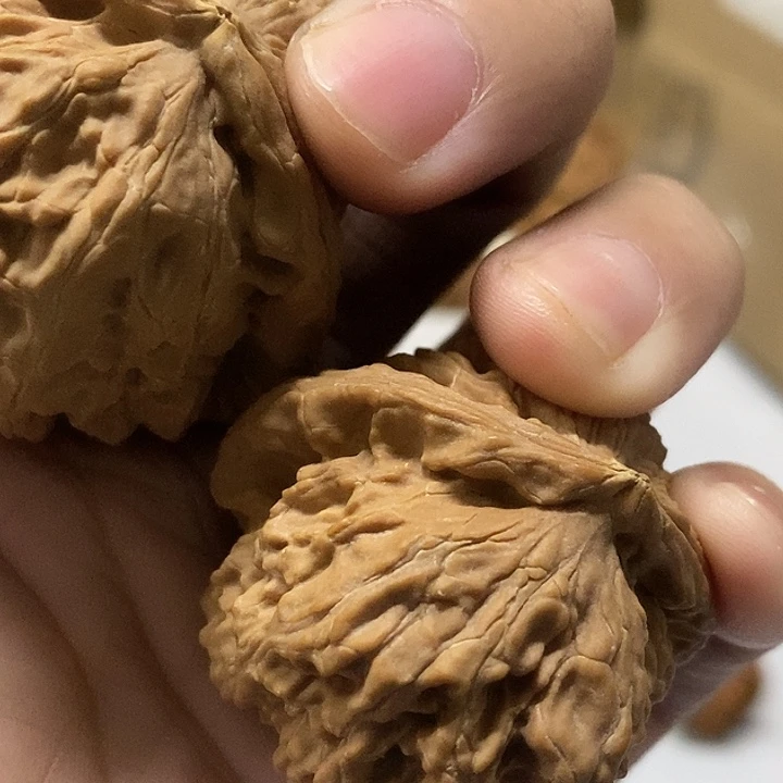 文玩核桃吊坠40白狮子有黄有裂破烂子练手对