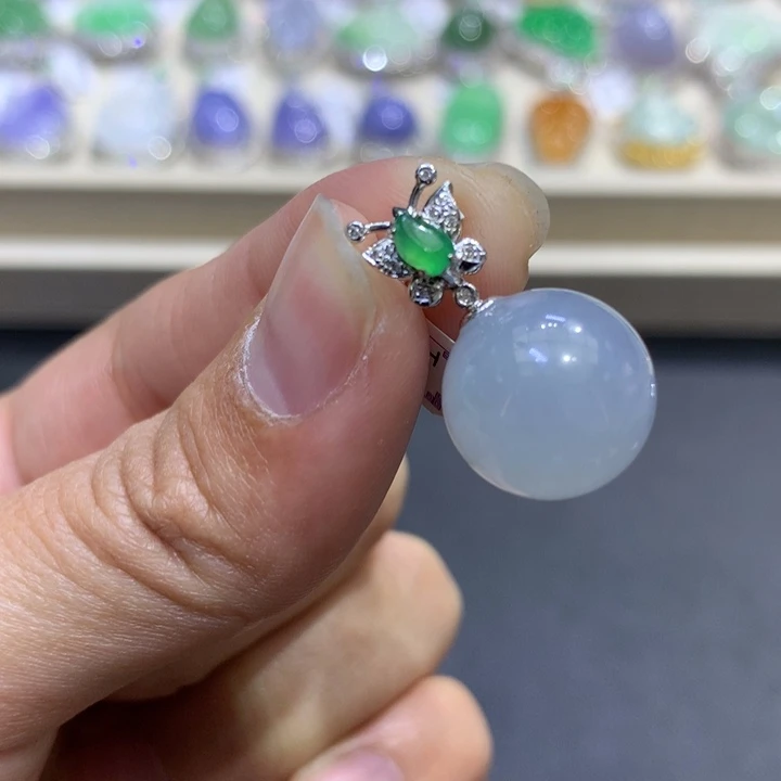 翡翠颈饰18K金镶嵌翡翠