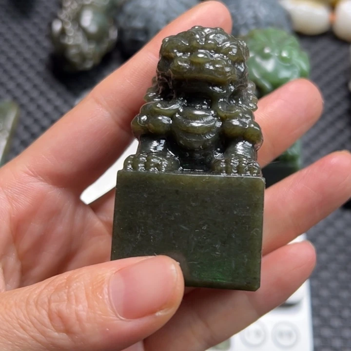 未镶嵌和田玉把件