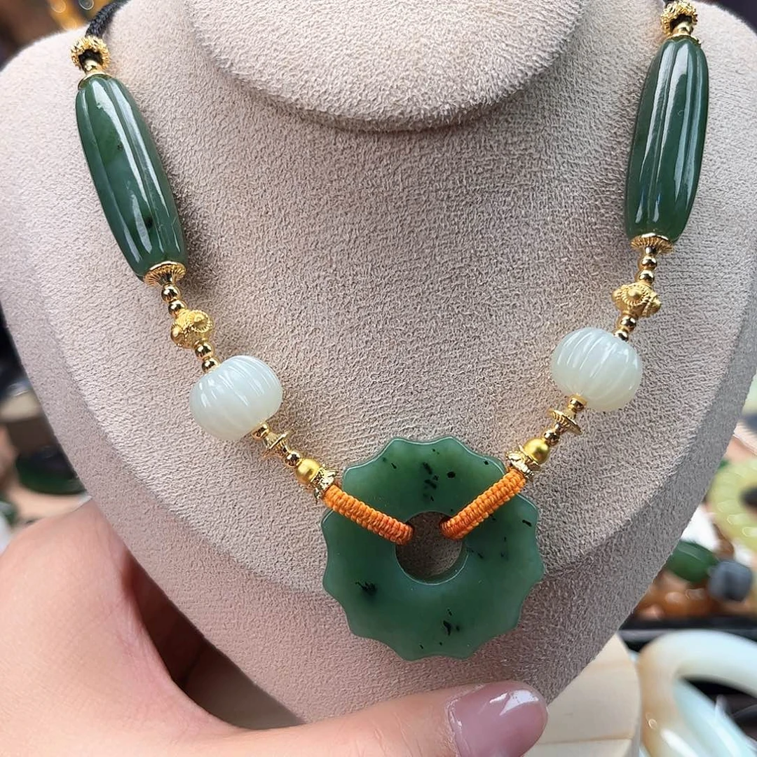 颈饰未镶嵌和田玉