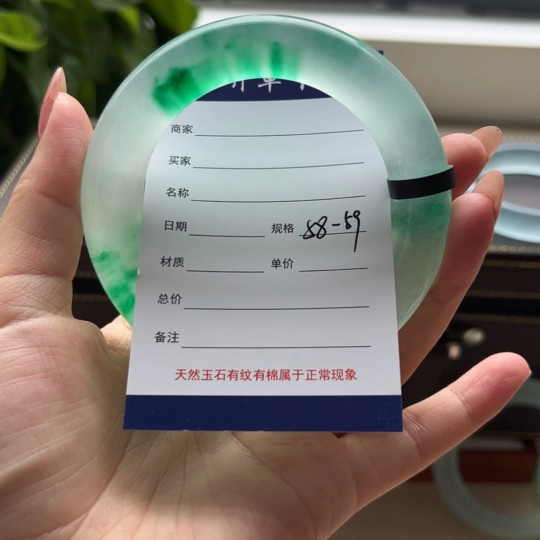 …时尚精美飘花手镯