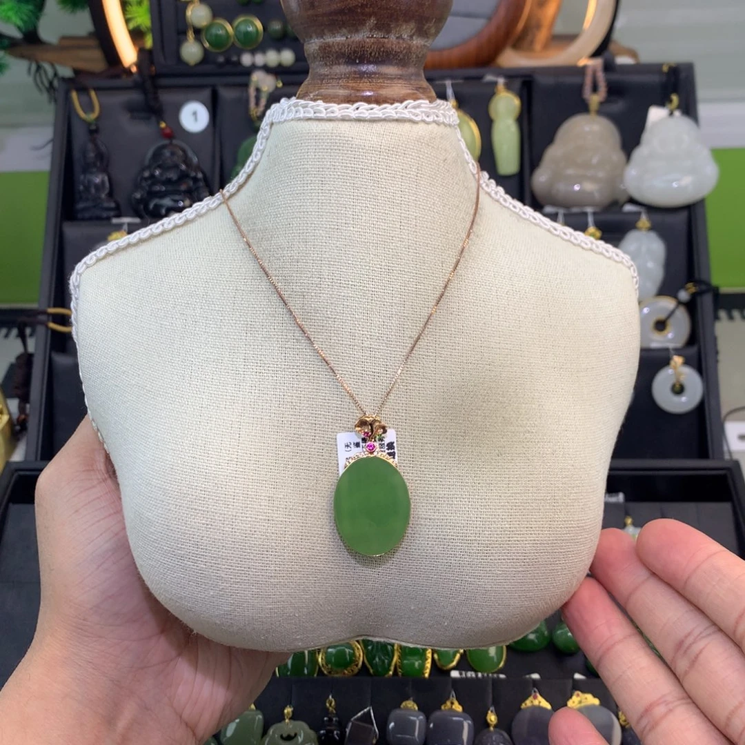 和田玉18K金镶嵌吊坠(赠链)