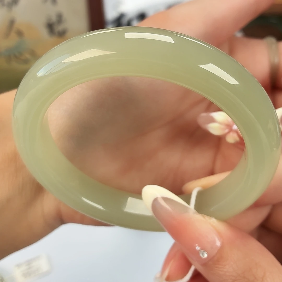 和田玉未镶嵌手镯