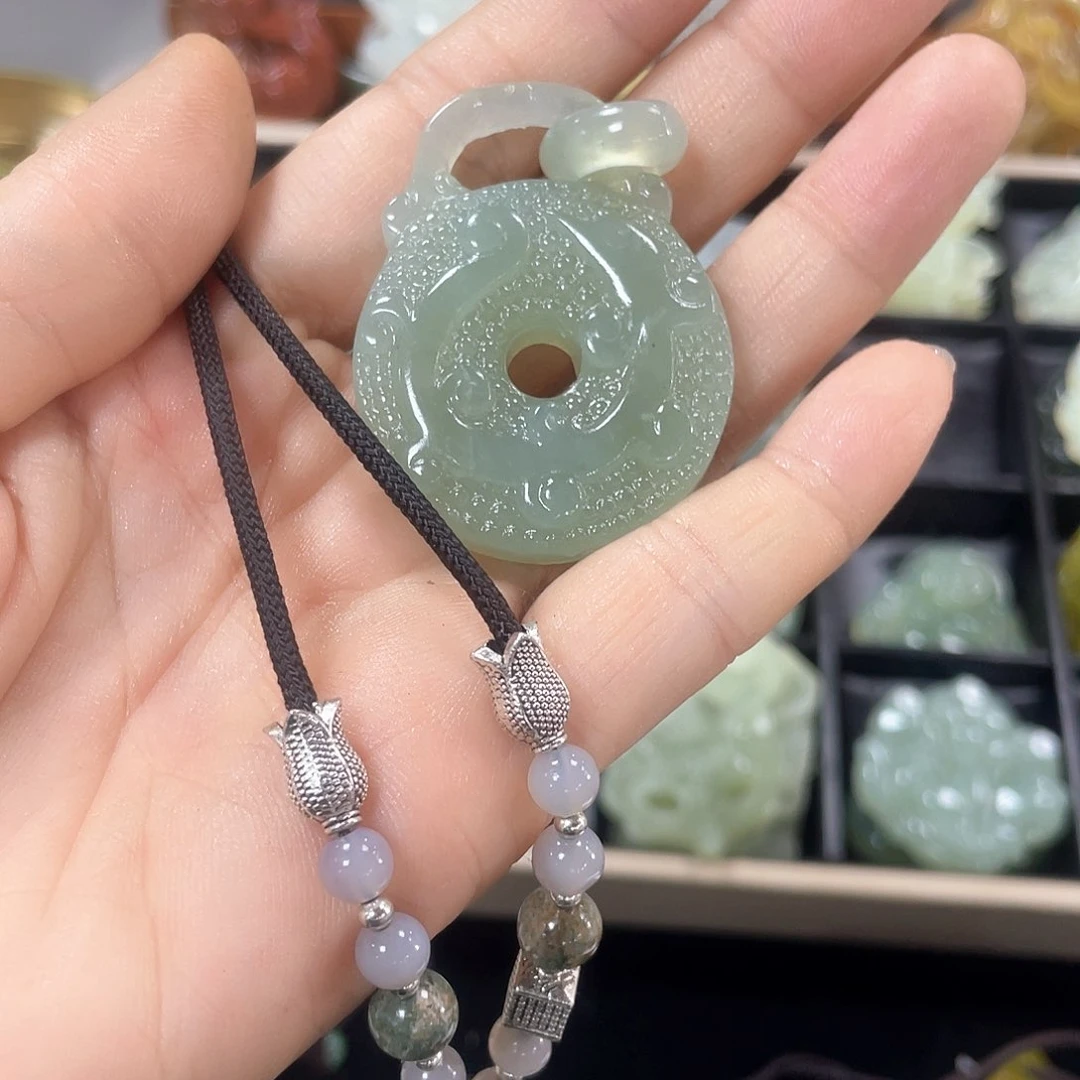 蛇纹石玉颈饰未镶嵌