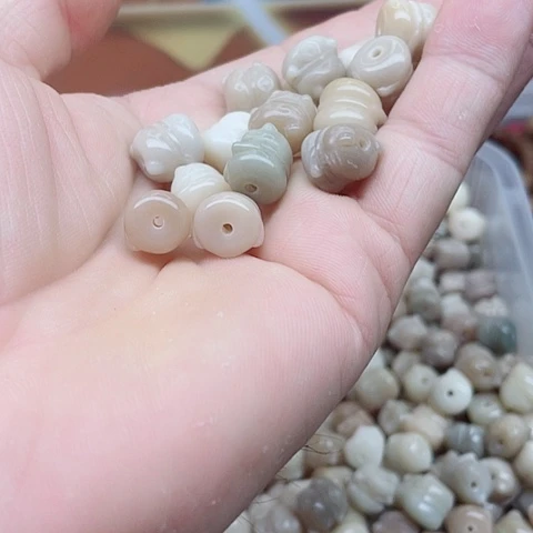 白玉菩提吊坠12雕刻招财猫20颗
