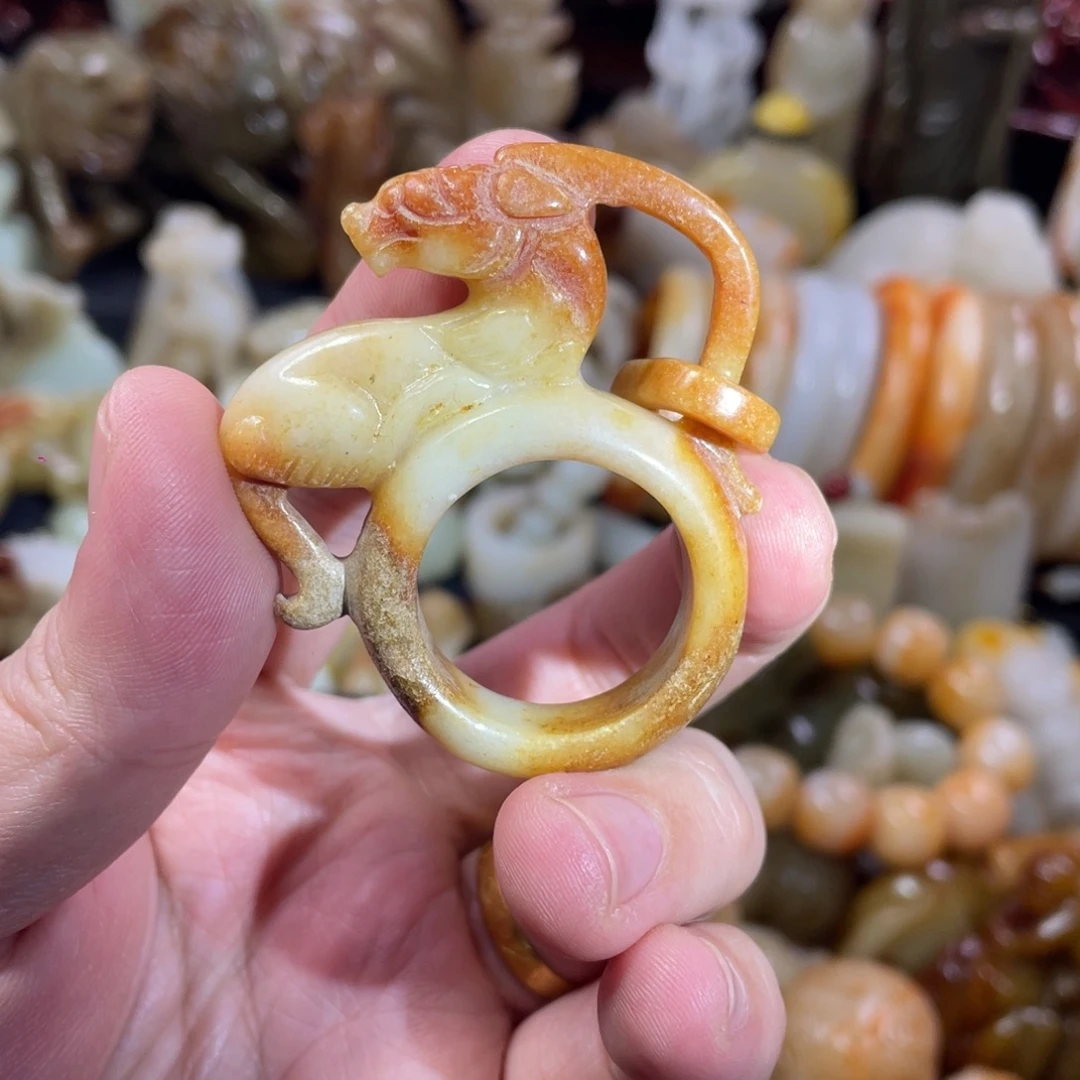 和田玉未镶嵌把件