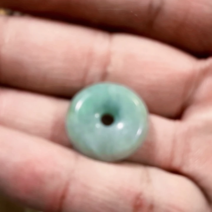 翡翠未镶嵌颈饰平安扣