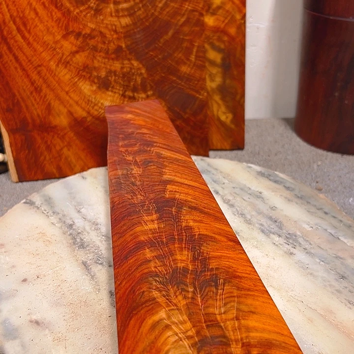 辉***哥端景台紫檀木类檀香