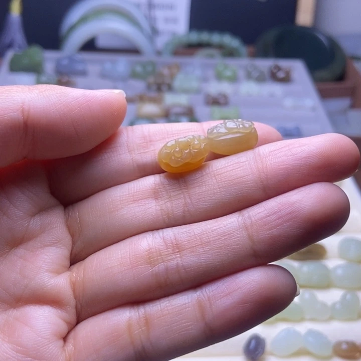 火***雪和田玉未镶嵌手链