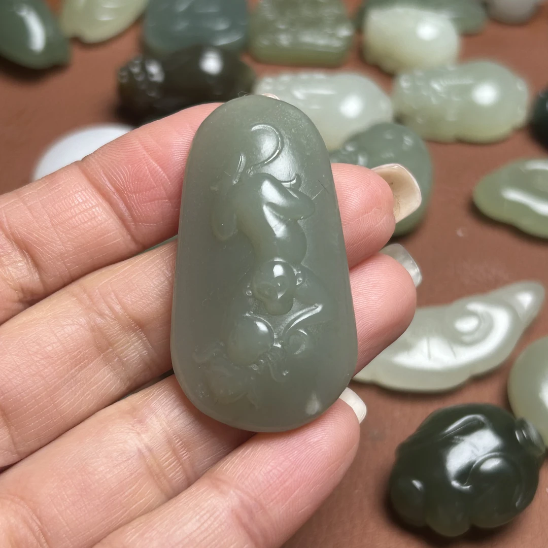 精品和田玉小挂件