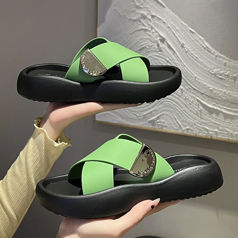 2025年8818-15半圆扣休闲厚底平底ins时尚双花设计网红外穿拖鞋