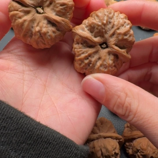 文玩核桃吊坠哦*?文玩核桃文玩核桃