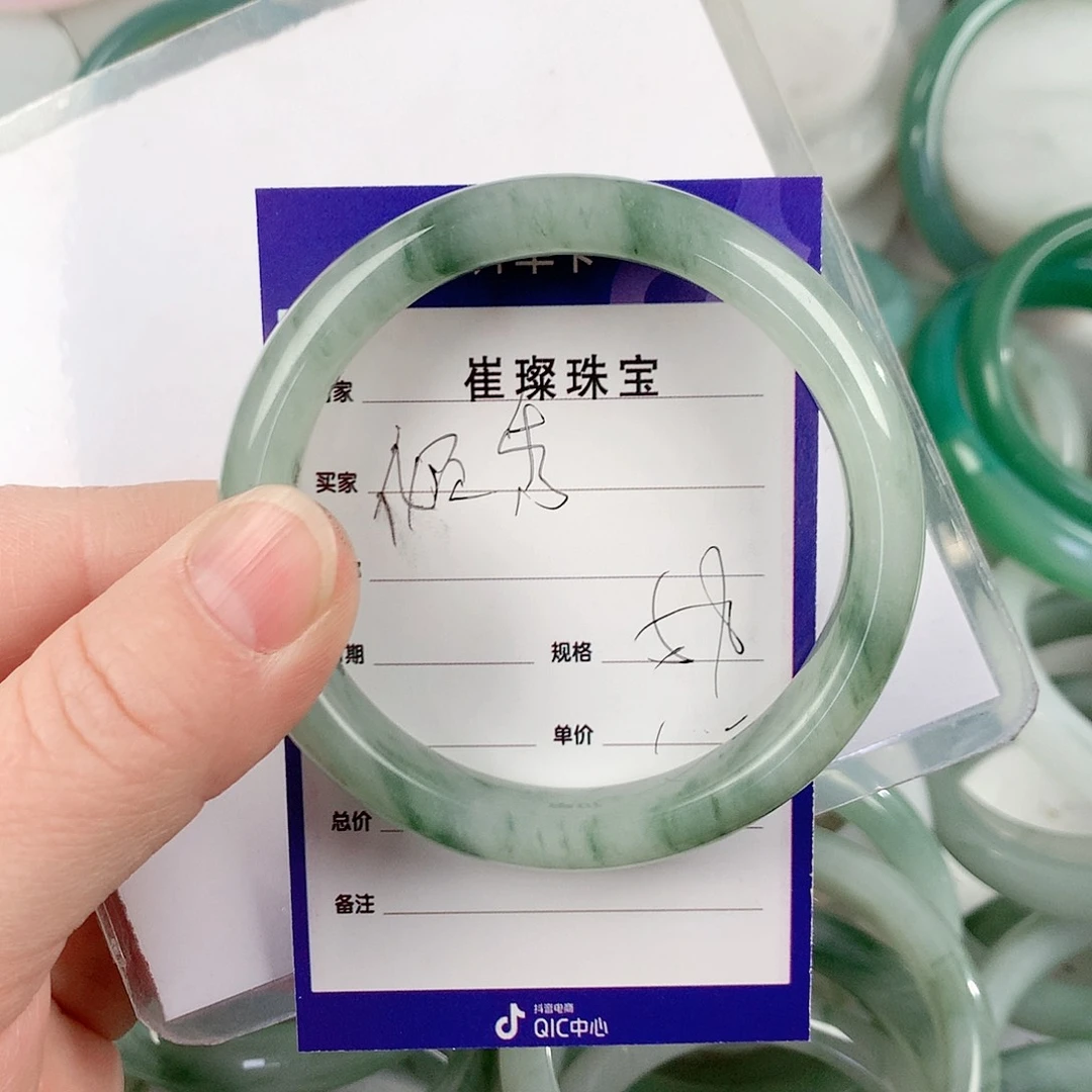 石英质玉手镯未镶嵌倾**丽