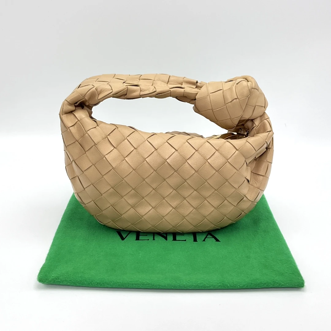 95新 BOTTEGA VENETA/葆蝶家 奶茶色Jodie编织手拿包 07063