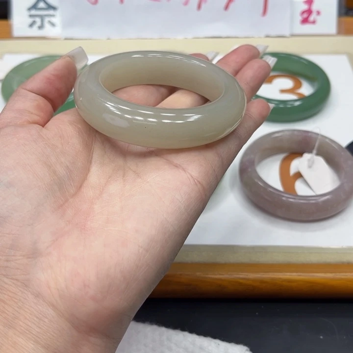 未镶嵌手镯石英质玉卢*斯