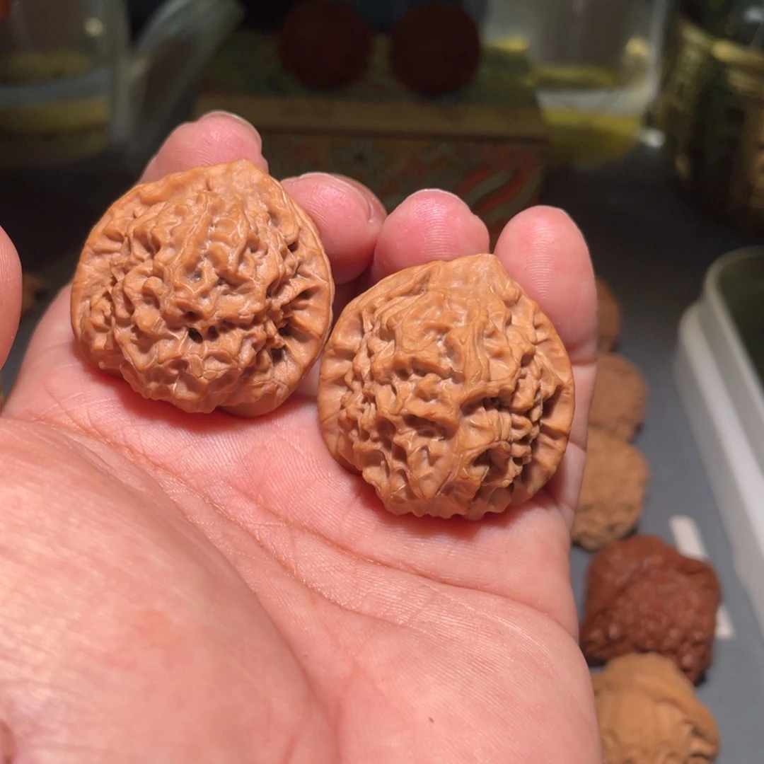 我***肉桃核吊坠祥云纹马蹄