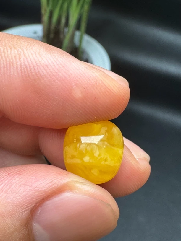 天然琥珀配饰老型微瑕