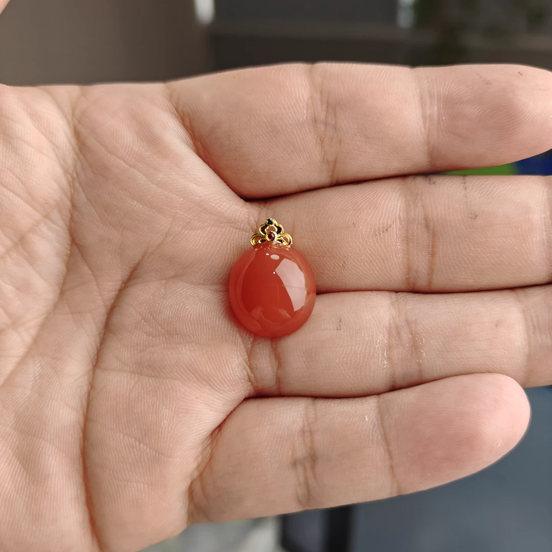 冰红南红玛瑙蛋形镶18K吊坠约2－3ｇ