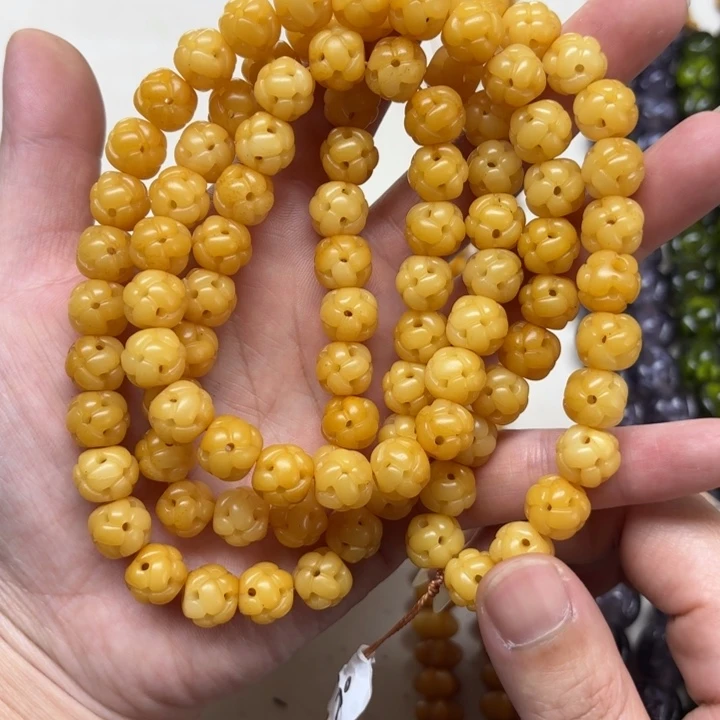 颈饰琉璃牛股镂空珠