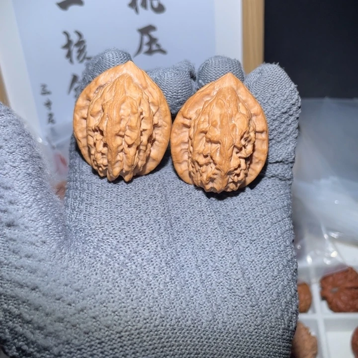 核桃文玩核桃大红袍鸡心
