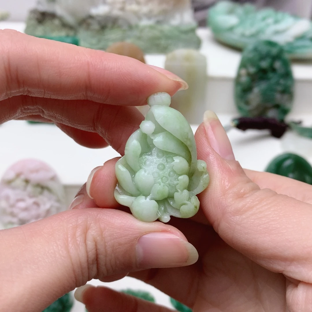 独山玉未镶嵌颈饰