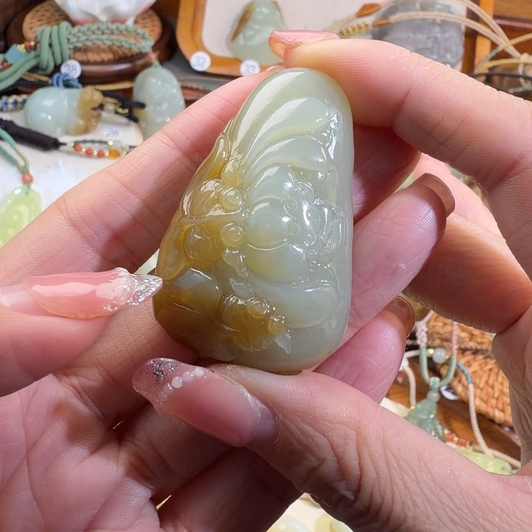 x***x和田玉未镶嵌颈饰